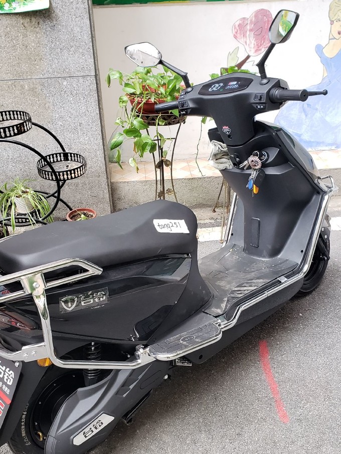 臺(tái)鈴電動(dòng)車2600撿漏到的石墨烯大電池的臺(tái)鈴電動(dòng)車