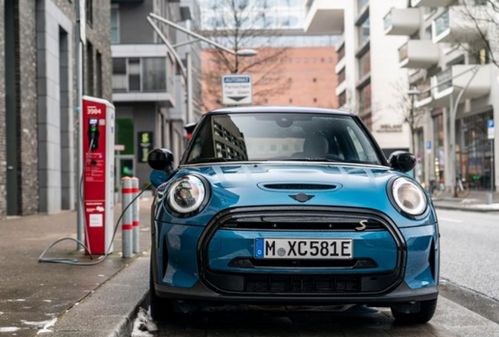 新款mini cooper se正式發布,采用專屬漸變色車頂